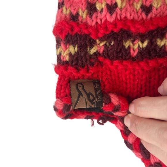 Women’s wool Turtle Fur fleece lined winter hat red and pink braided accents - Picture 3 of 11